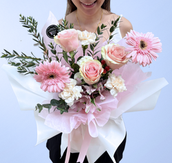 Elegant Pink Roses (Premium Kenya Roses)