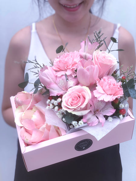 Mother's Day Fresh Flowers Box (Premium Kenya Pink Roses, Carnation & Tulips)